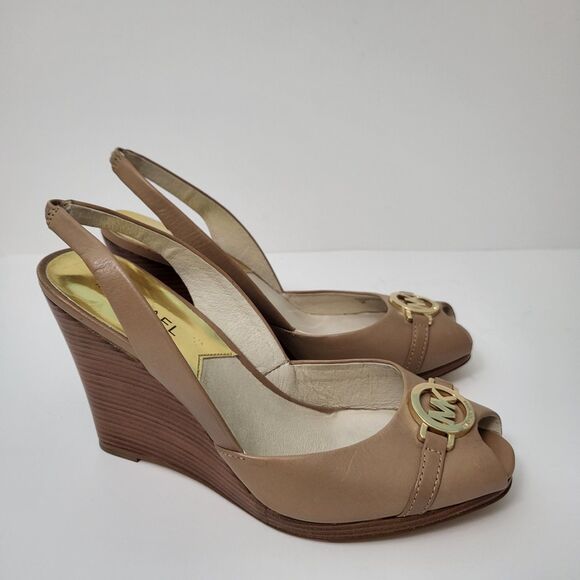 MICHAEL KORS Rochelle Heels 8 Peep Toe Tan Leather Gold MK Wedge Slingback - Picture 1 of 9